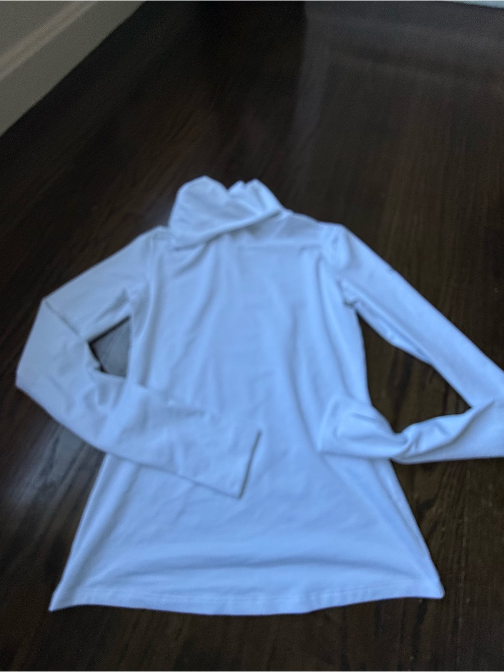 White Long Sleeve Turtleneck Top. Alo. Guessing xs/s. Bright white   No flaws.